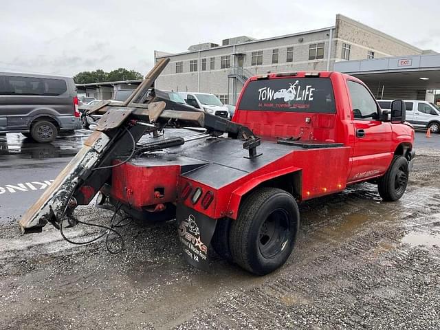 Image of Chevrolet 3500 equipment image 2