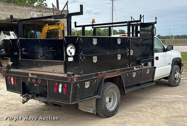 Image of Chevrolet 3500 equipment image 4