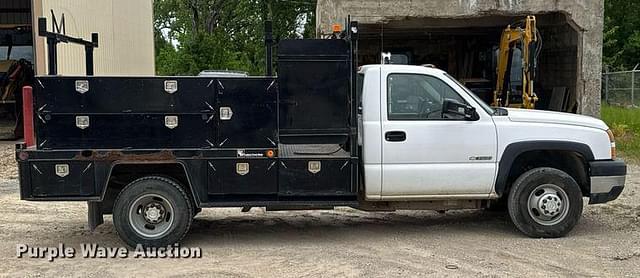 Image of Chevrolet 3500 equipment image 3