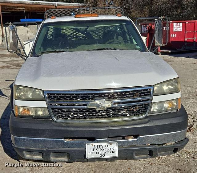 Image of Chevrolet 3500 equipment image 1