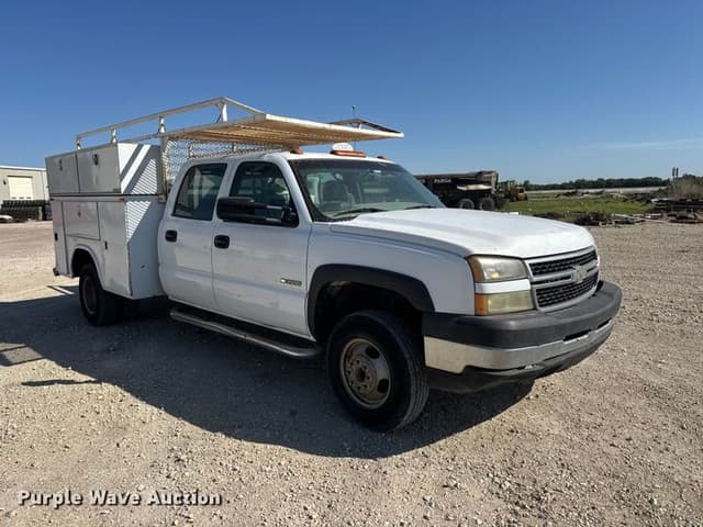 Image of Chevrolet Silverado equipment image 2