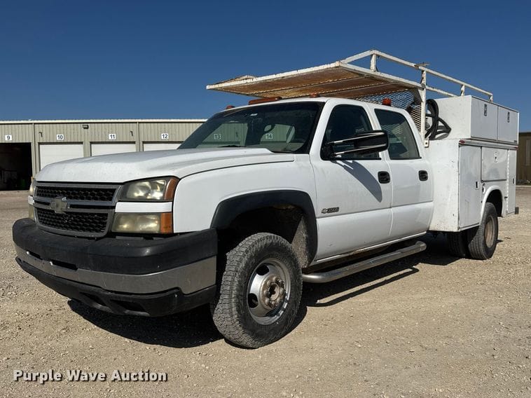 2006 Chevrolet Silverado Equipment Image0