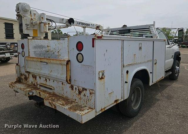 Image of Chevrolet 3500 equipment image 4