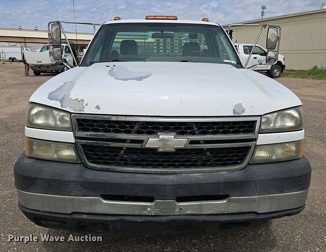 Image of Chevrolet 3500 equipment image 1