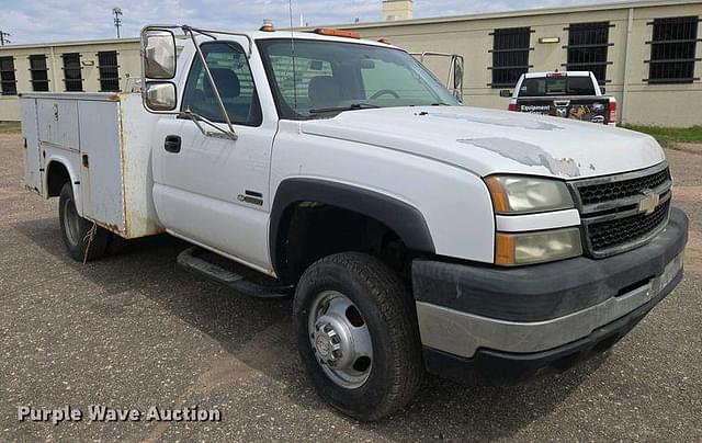 Image of Chevrolet 3500 equipment image 2