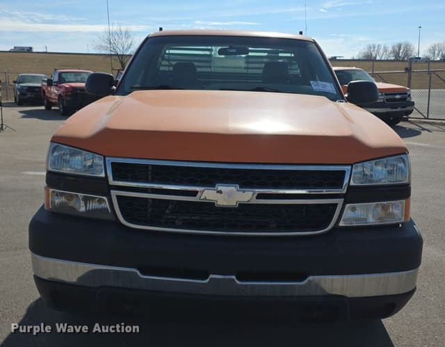 Image of Chevrolet 3500 equipment image 1