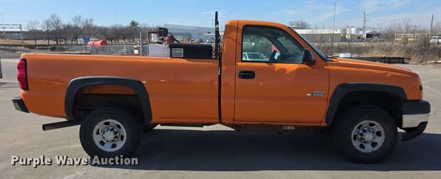 Image of Chevrolet 3500 equipment image 3