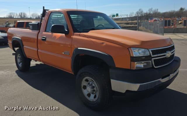 Image of Chevrolet 3500 equipment image 2