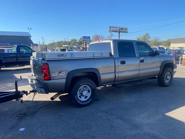 Image of Chevrolet 2500HD equipment image 4