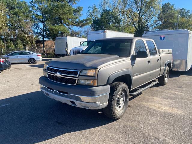 Image of Chevrolet 2500HD equipment image 1