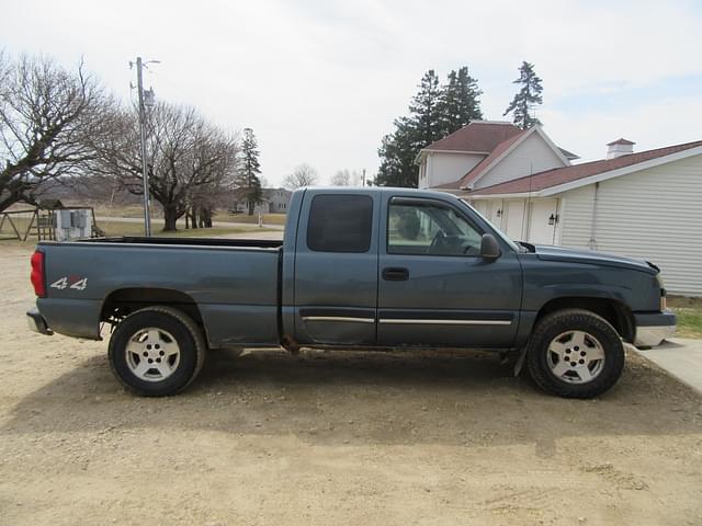 Image of Chevrolet Silverado equipment image 3