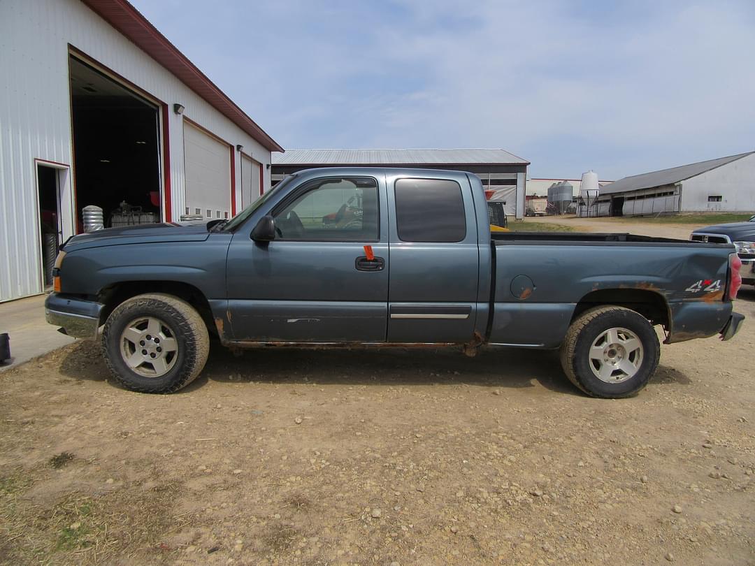 Image of Chevrolet Silverado Primary image