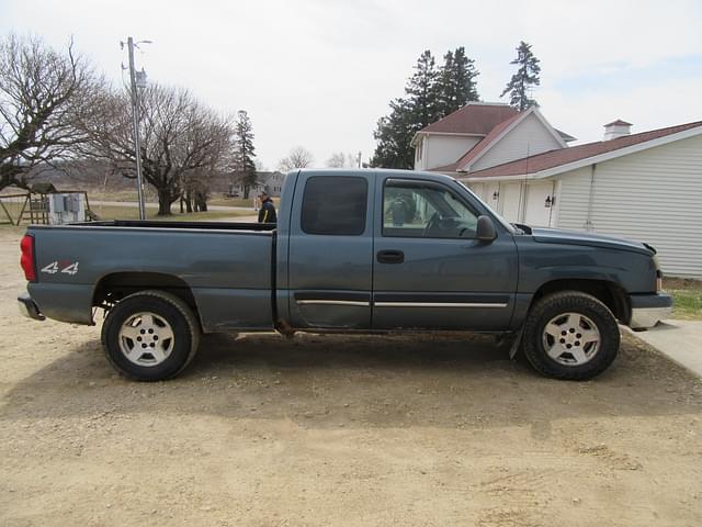 Image of Chevrolet Silverado equipment image 2