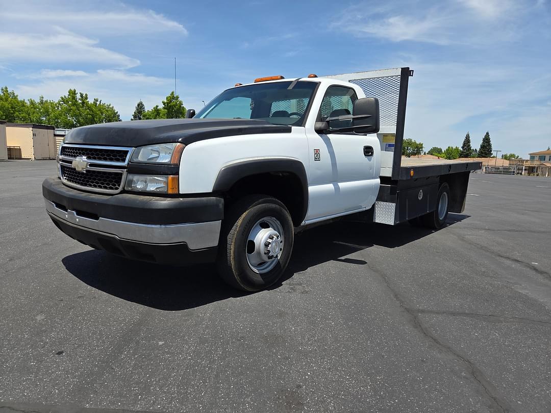 Image of Chevrolet Silverado Primary image