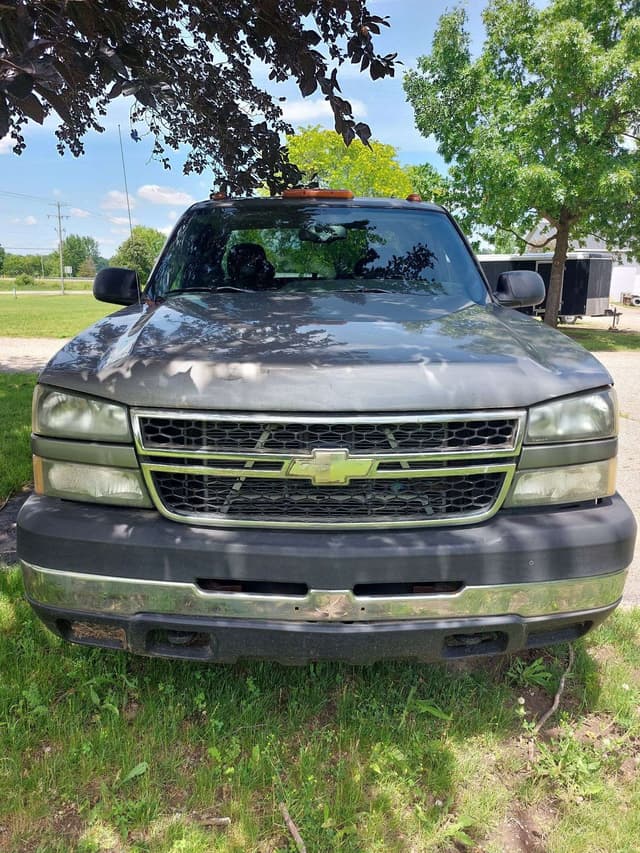 Image of Chevrolet 2500HD equipment image 2