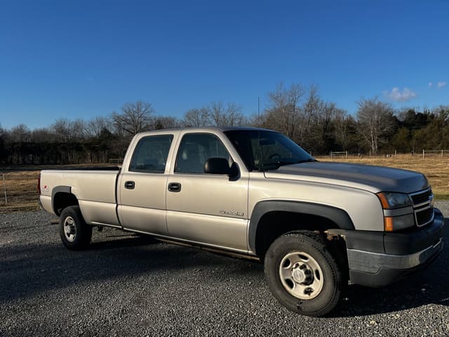 Image of Chevrolet Silverado equipment image 2