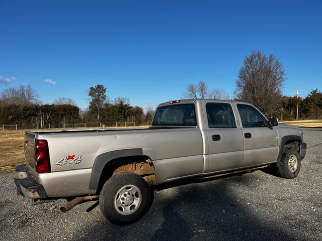 Image of Chevrolet Silverado equipment image 3