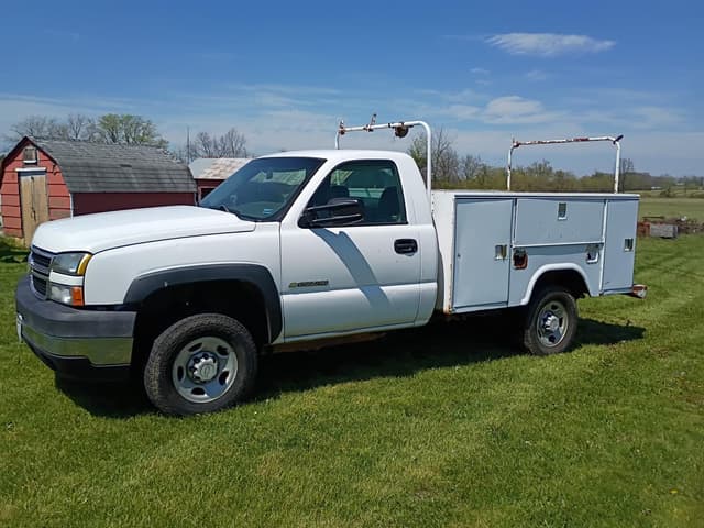 Image of Chevrolet 2500HD equipment image 1
