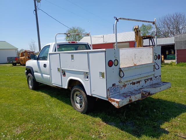 Image of Chevrolet 2500HD equipment image 4