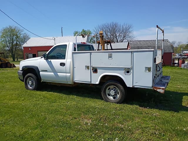Image of Chevrolet 2500HD equipment image 3