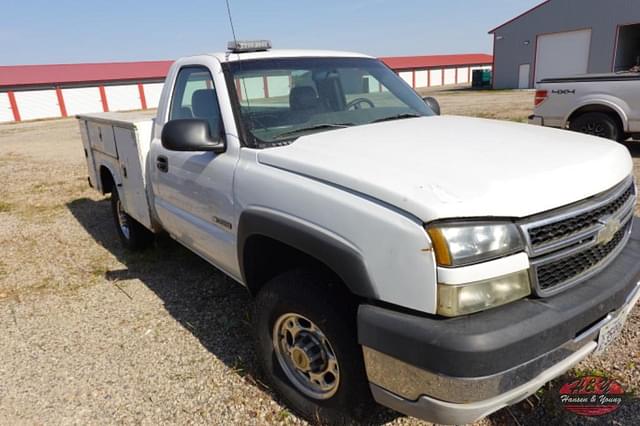 Image of Chevrolet Silverado equipment image 2