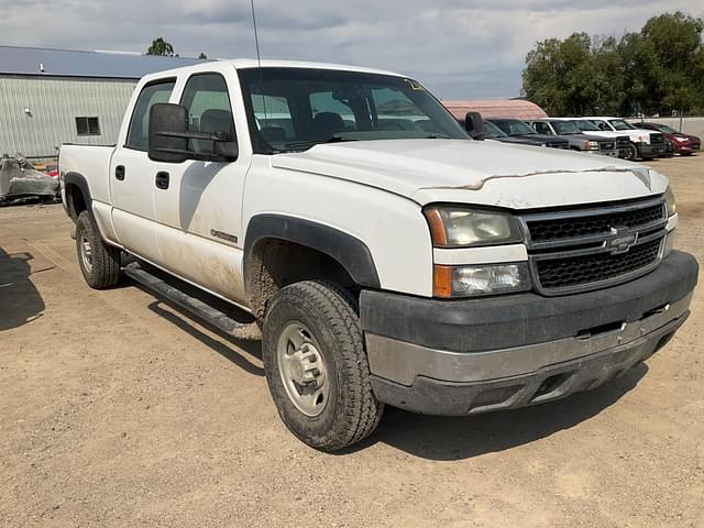 Image of Chevrolet 2500HD equipment image 2