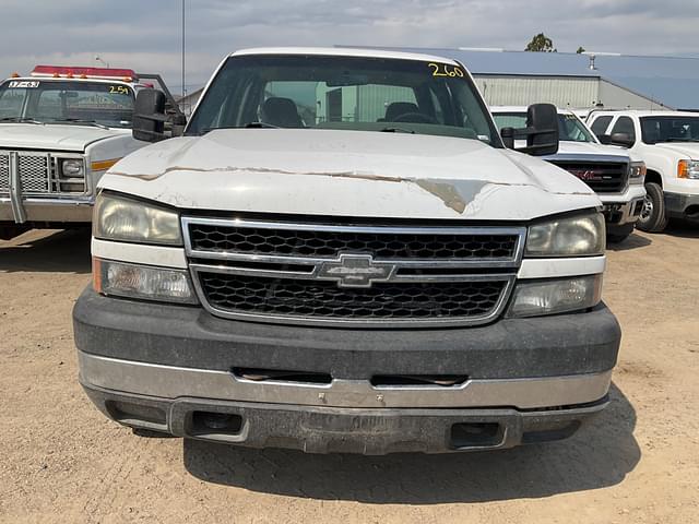 Image of Chevrolet 2500HD equipment image 1