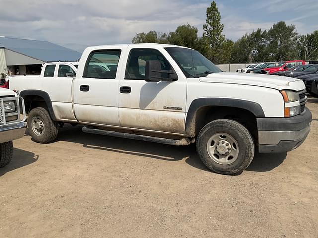 Image of Chevrolet 2500HD equipment image 3