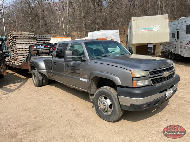 Image of Chevrolet Silverado equipment image 2