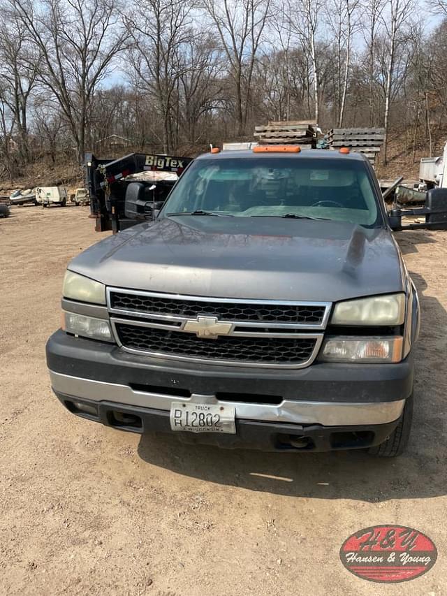 Image of Chevrolet Silverado equipment image 1