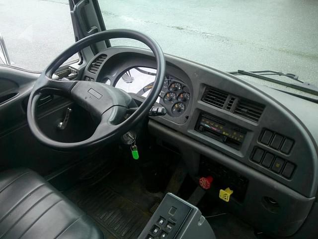 Image of Chevrolet T8500 equipment image 4