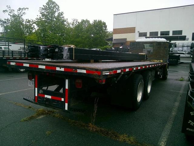Image of Chevrolet T8500 equipment image 3
