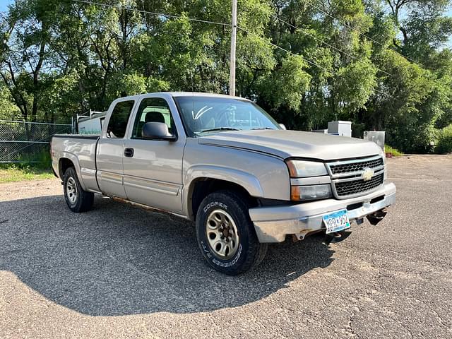 Image of Chevrolet 1500 equipment image 3