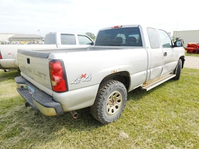 Image of Chevrolet 1500 equipment image 2