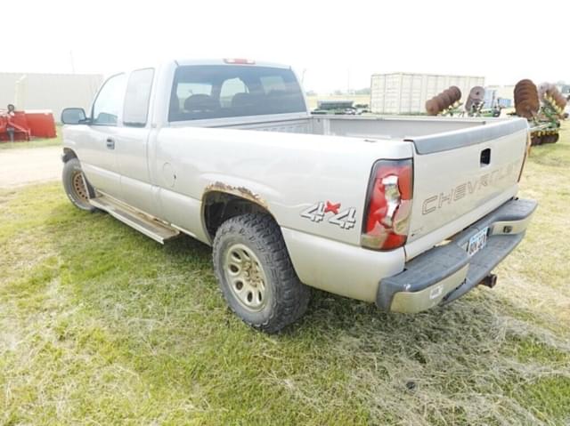 Image of Chevrolet 1500 equipment image 3