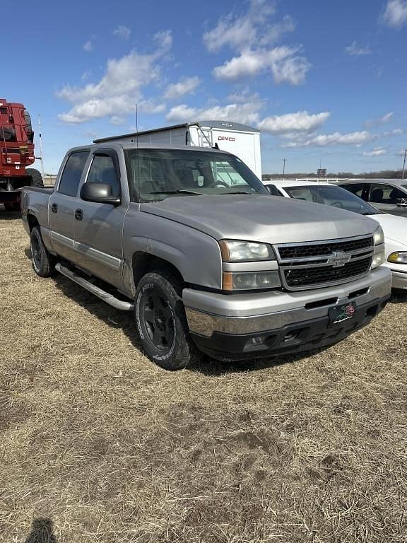 Image of Chevrolet 1500 equipment image 3