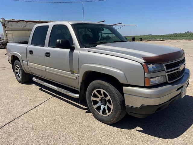 Image of Chevrolet 1500 equipment image 1