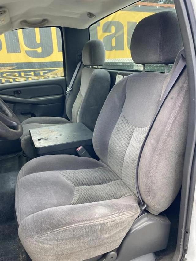 Image of Chevrolet 2500HD equipment image 4