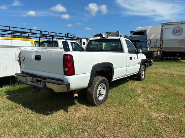 Image of Chevrolet 2500 equipment image 3