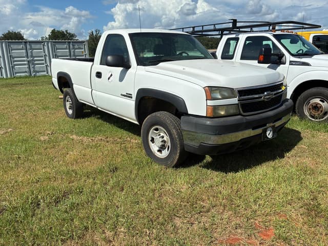 Image of Chevrolet 2500 equipment image 2