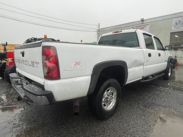 Image of Chevrolet 2500HD equipment image 4