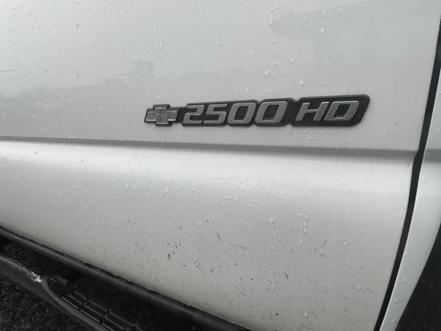 Image of Chevrolet 2500HD equipment image 2