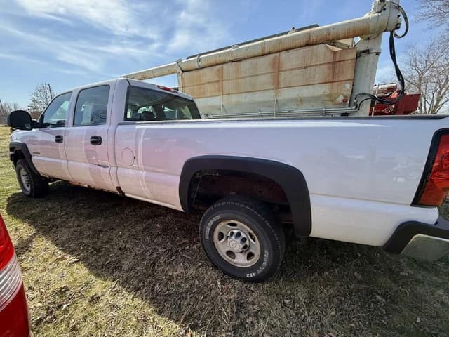 Image of Chevrolet 2500HD equipment image 1
