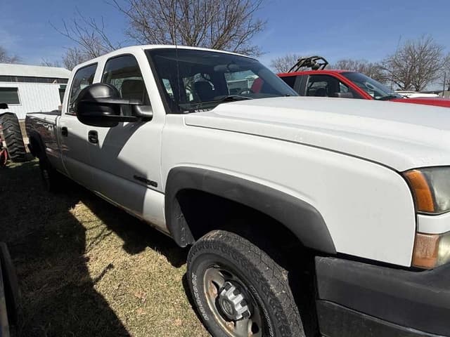 Image of Chevrolet 2500HD equipment image 4