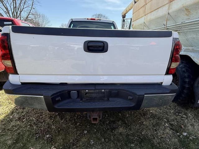 Image of Chevrolet 2500HD equipment image 2