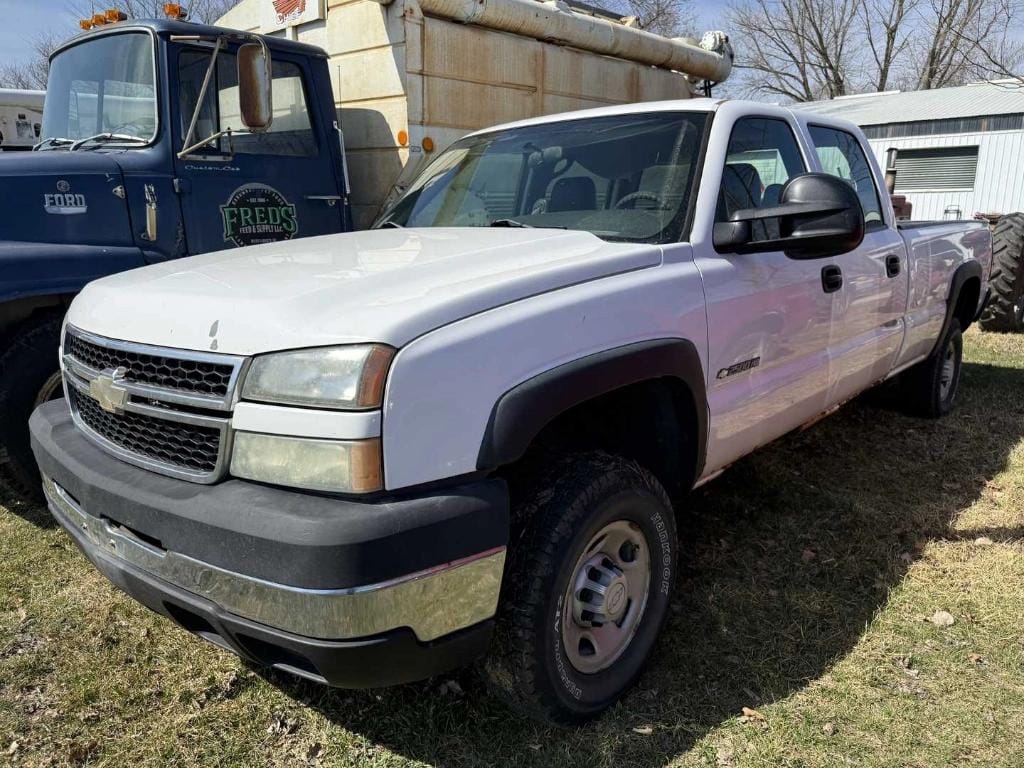 2006 Chevrolet 2500HD Equipment Image0