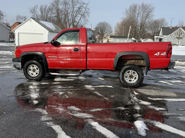 Image of Chevrolet 2500HD equipment image 2