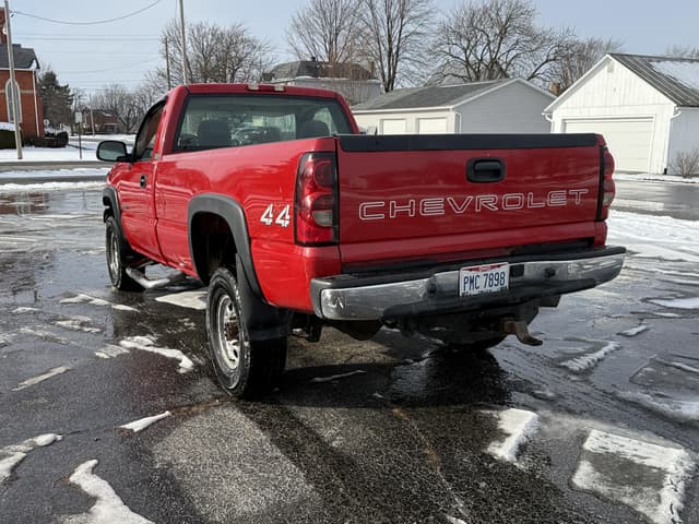 Image of Chevrolet 2500HD equipment image 4