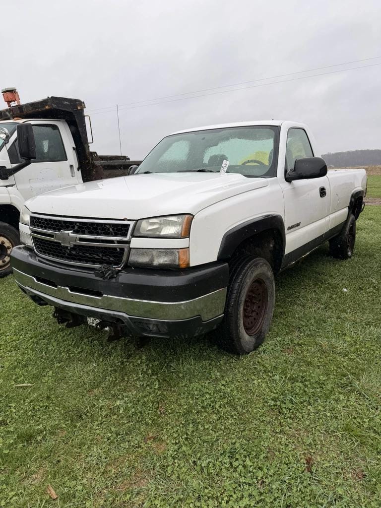 2006 Chevrolet 2500 Equipment Image0
