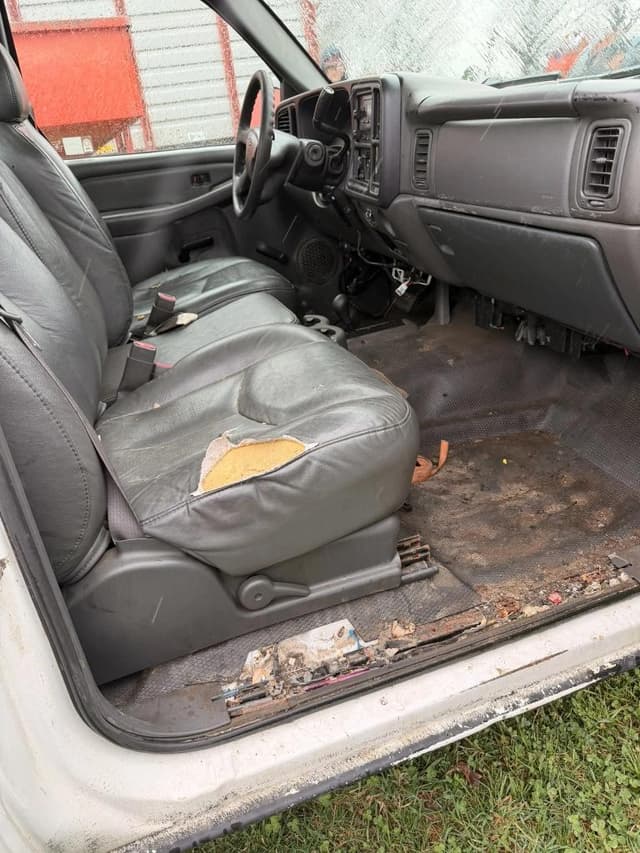 Image of Chevrolet 2500 equipment image 2